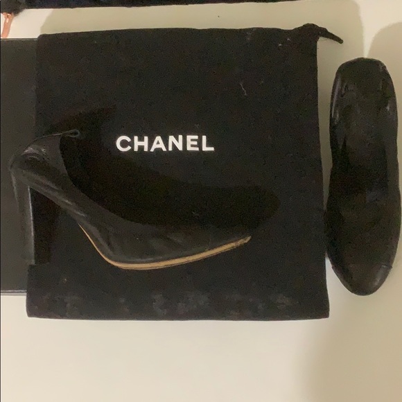 CHANEL CC Cap-Toe pump Black EUC Size 39.5 - Picture 2 of 4